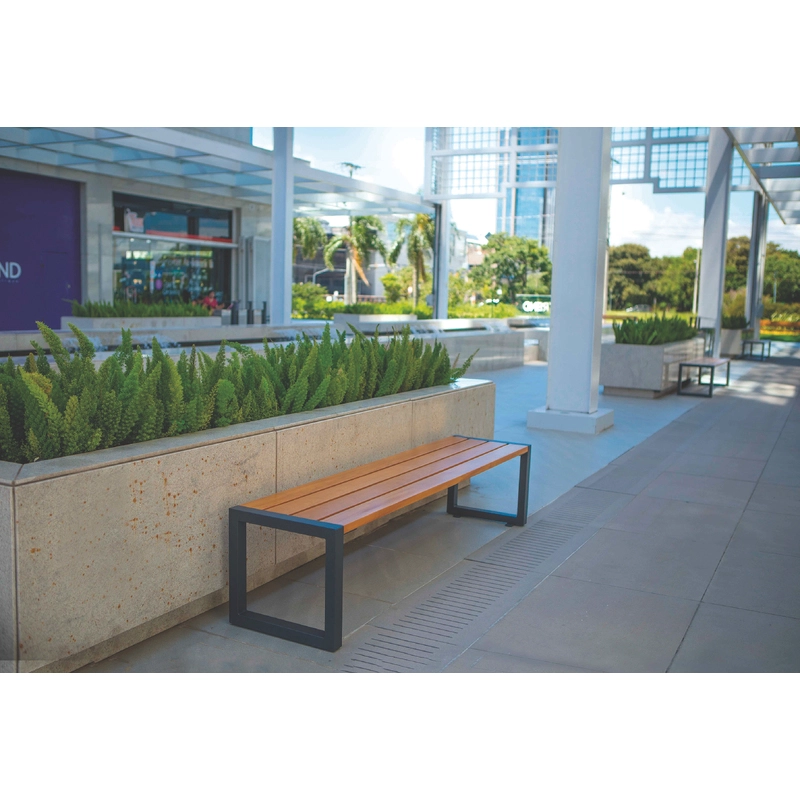 Banco de Madeira Tramontina Urban Highline em Madeira Garapeira FSC com Acabamento Envernizado e Estrutura de Aço sem Encosto 3 Lugares