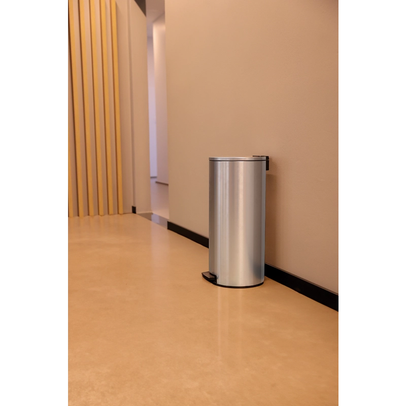 Lixeira com Pedal Tramontina Loop em Aço Inox com Acabamento Polido e Balde Interno 30 L