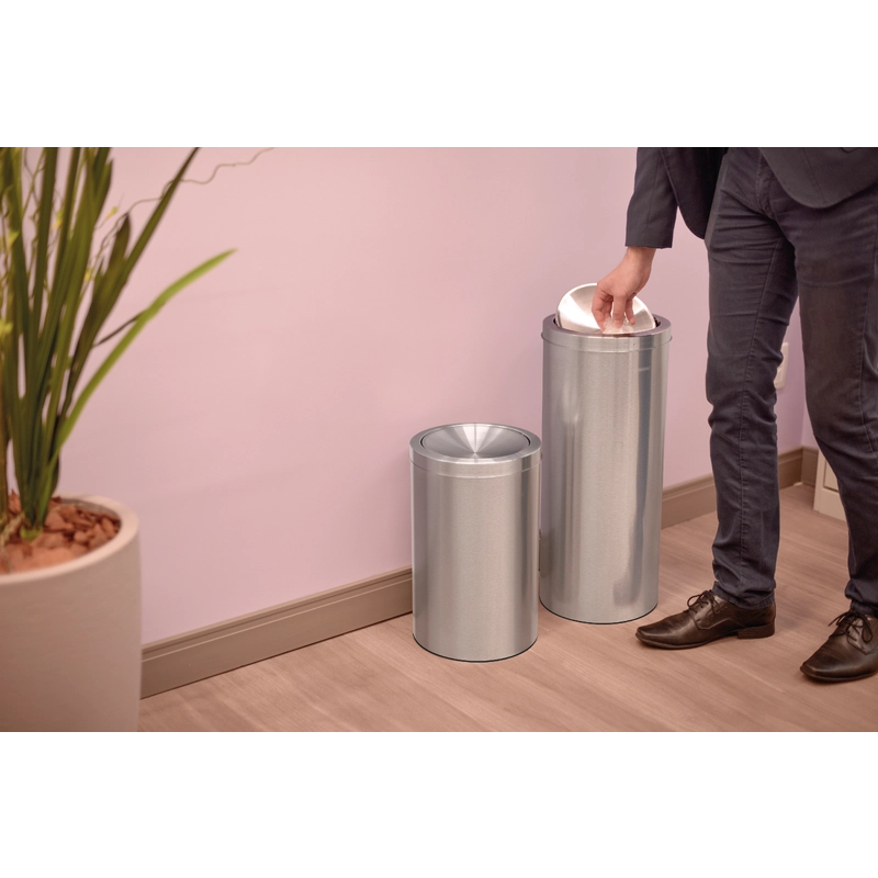 Lixeira Inox Tramontina Swing com Acabamento Acetinado e Tampa Basculante 30 L