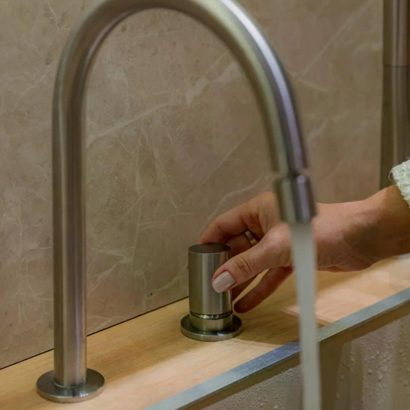 Monocomando de Cozinha com Bica Direcionável e Ducha Manual Modu - GunMetal
