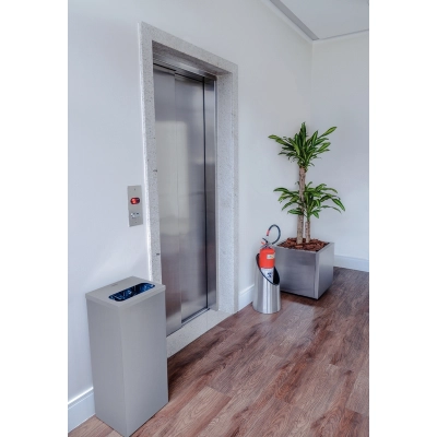Lixeira Inox Tramontina Square com Acabamento Acetinado 50 L