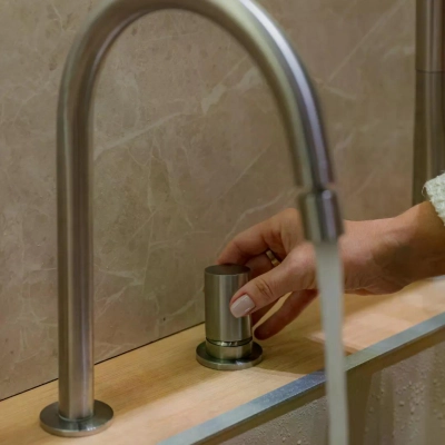 Monocomando de Cozinha com Bica Direcionável e Ducha Manual Modu - GunMetal